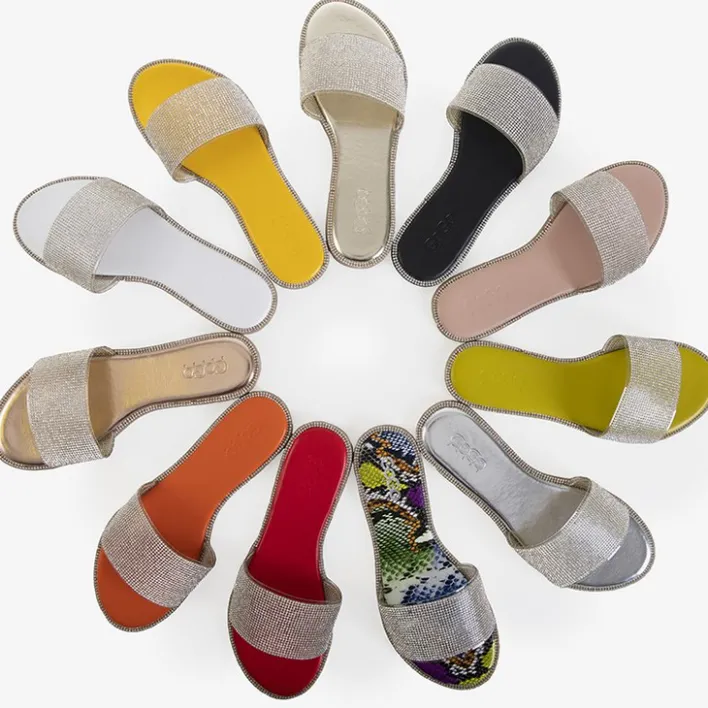 Klapki Płaskie^Royalfashion Zielone damskie klapki z cyrkoniami Verina zielony