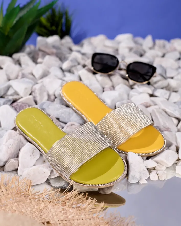 Klapki Płaskie^Royalfashion Zielone damskie klapki z cyrkoniami Verina zielony