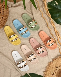 Klapki Płaskie^Royalfashion Zielone damskie klapki ze złotą ozdobą Serina zielony