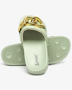 Klapki Płaskie^Royalfashion Zielone damskie pikowane klapki ze złotym łańcuszkiem Eteris zielony