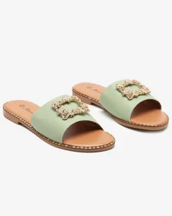 Klapki Płaskie^Royalfashion Zielone damskie eleganckie klapki ze złotą ozdobą Meriso zielony