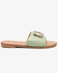 Klapki Płaskie^Royalfashion Zielone damskie eleganckie klapki ze złotą ozdobą Meriso zielony