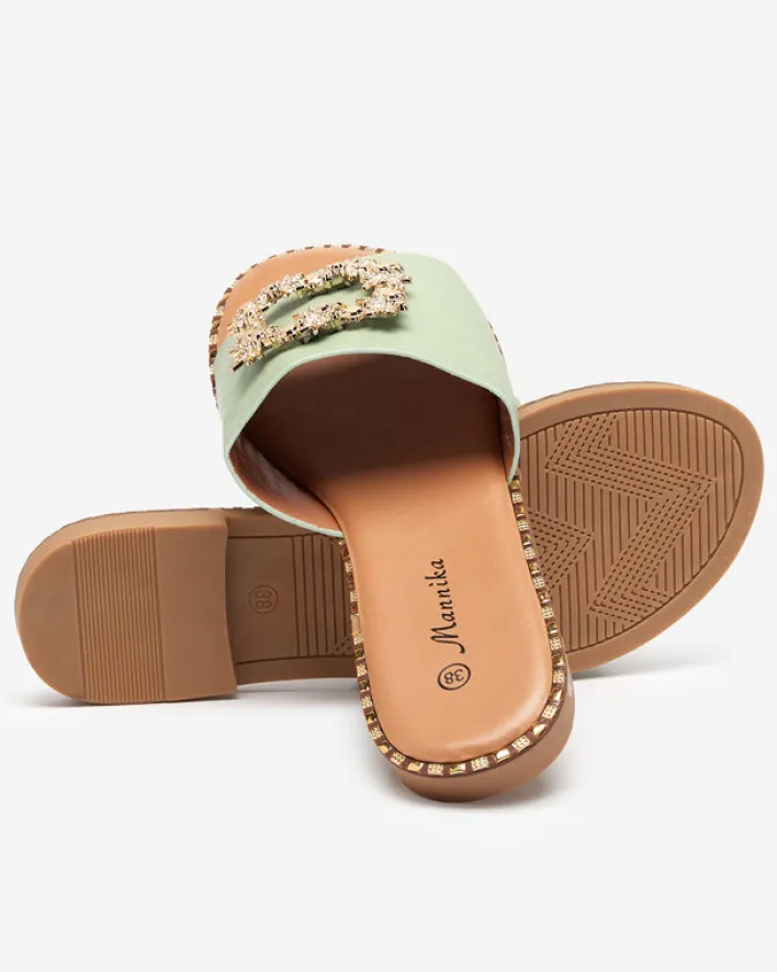 Klapki Płaskie^Royalfashion Zielone damskie eleganckie klapki ze złotą ozdobą Meriso zielony