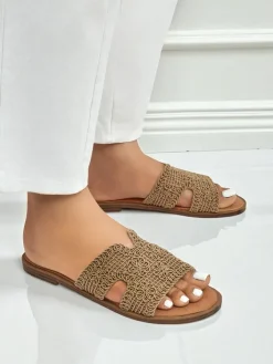 Klapki Płaskie^Royalfashion Rpyalfashion Klapki damskie z ozdobnym paseczkiem Braida beżowy