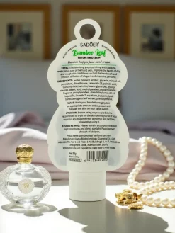 Dłonie^Royalfashion Sadoer Bamboo Leaf krem do rąk 50 ml w opakowaniu Panda — Aurelia Edition