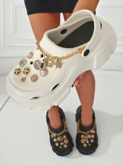 Klapki Płaskie|Klapki Na Obcasie^Royalfashion Sandały Caligae Aurelia Bianca z ozdobami chain w stylu glamour