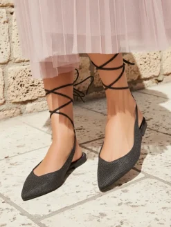 Baleriny Klasyczne^Royalfashion Sandały Damiane Nero - Czarne baleriny wiązane z tkaniny, płaski obcas czarny