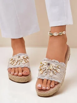 Klapki Płaskie^Royalfashion Sandały damskie Perseida srebrne z muszelkami na płaskiej podeszwie srebrny