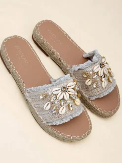 Klapki Płaskie^Royalfashion Sandały damskie Perseida srebrne z muszelkami na płaskiej podeszwie srebrny