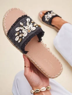 Klapki Płaskie^Royalfashion Sandały damskie Helena Decor czarne espadryle z muszelkami czarny