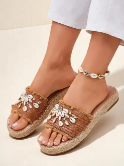 Klapki Płaskie^Royalfashion Sandały Callista Boho na płaskiej platformie z muszelkami Camel