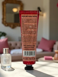 Dłonie^Royalfashion Spesial Night Venus Very Sexy – perfumowany jedwabisty krem do rąk 30g