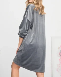 Sukienki Krótkie|Swetry^Royalfashion Szara długa tunika damska z naszywką - Odzież Ciemnoszary