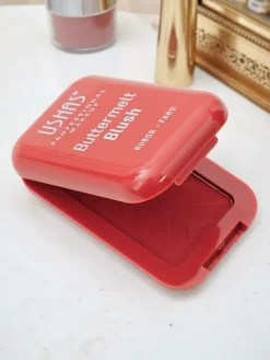 Twarz^Royalfashion USHAS Prasowany róż do policzków kolor Pink Crush